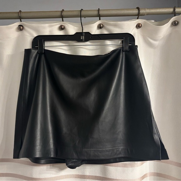 Express Black Faux Leather Mini Skirt/Skort - Picture 7 of 7